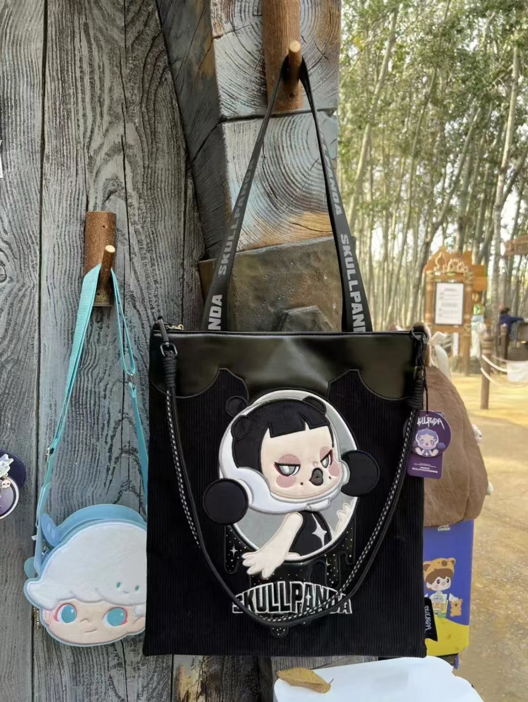 SKULLPANDA corduroy shoulder bag